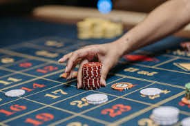 Filipino player browsing bingoplud bonus offers on mobile phone